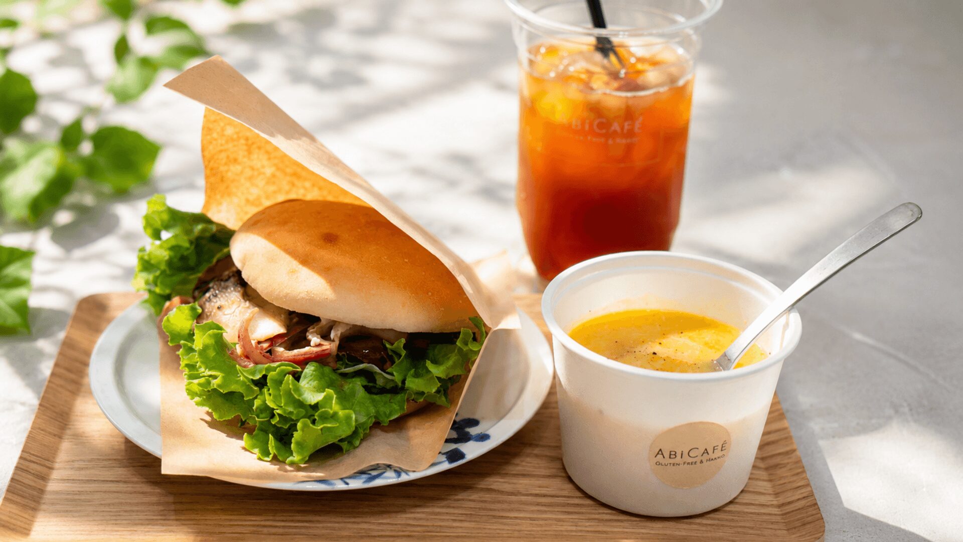有田町ABICAFEの米粉バンズを使った有田バーガーセット